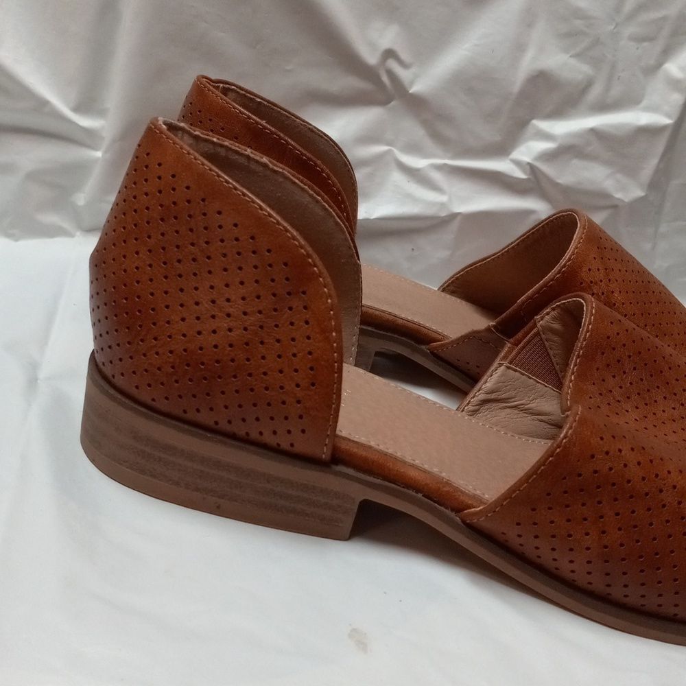Catherine Malandrino Size 7 Brown Faux Leather Pointed Toe Flats - Picture 2 of 11